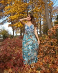 Голая Маша в осеннем лесу Голая Маша в осеннем лесу