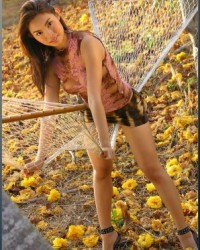 Голая азиатка на гамаке Голая азиатка на гамаке