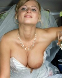 Невеста засветила сиськи (65 фото) Невеста засветила сиськи (65 фото)