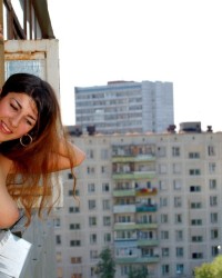 Показала сиськи в окно (70 фото) Показала сиськи в окно (70 фото)