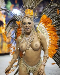 Голые бразильянки на карнавале (75 фото)