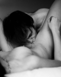 Голые целуются в постели (73 фото)