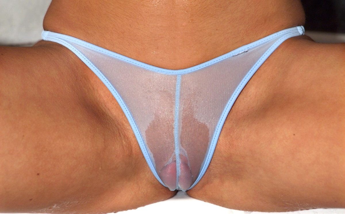 Трусики между половых губ