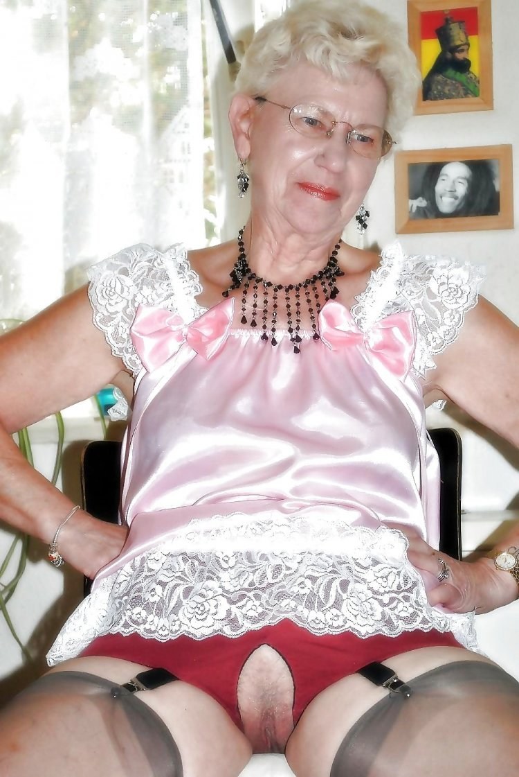 Голые старые женщины в трусах