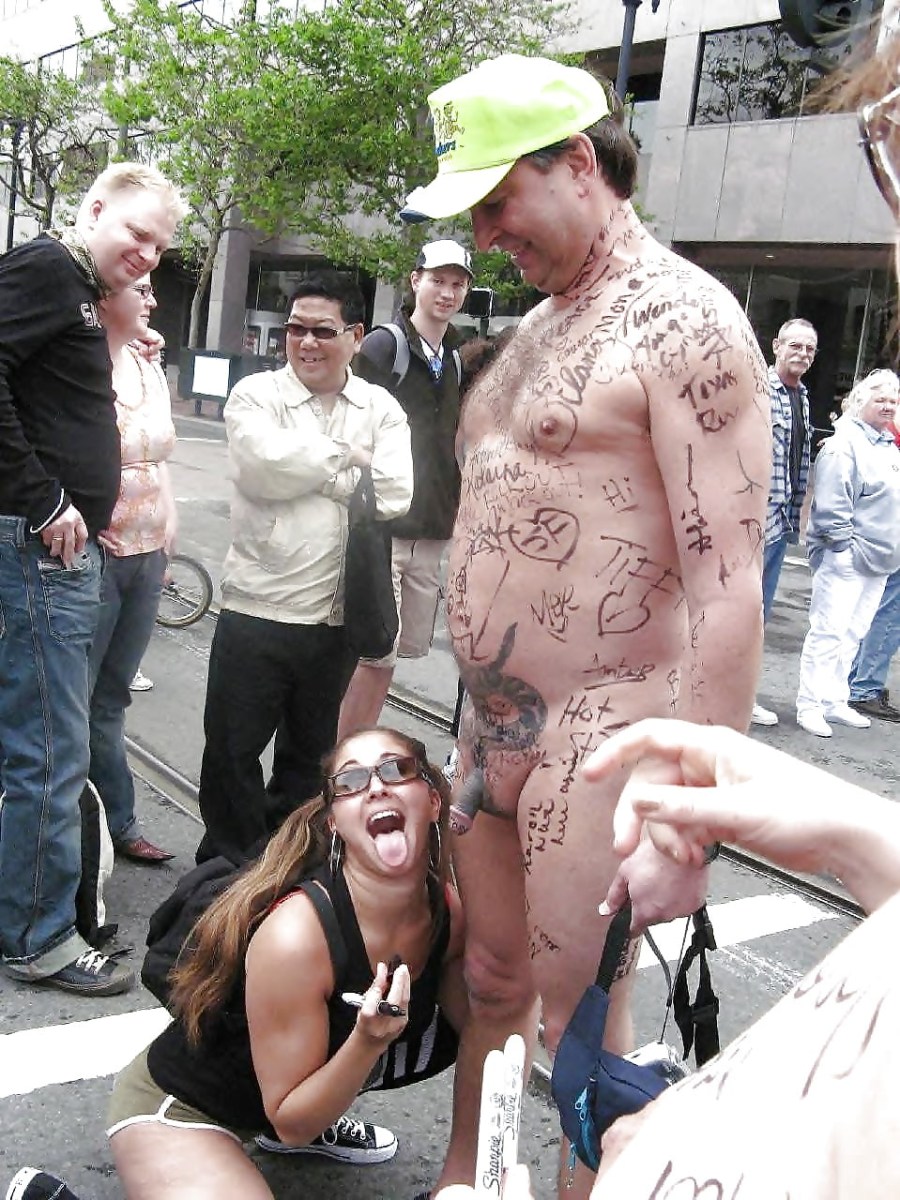 Голые мужчины на природе мастурбация