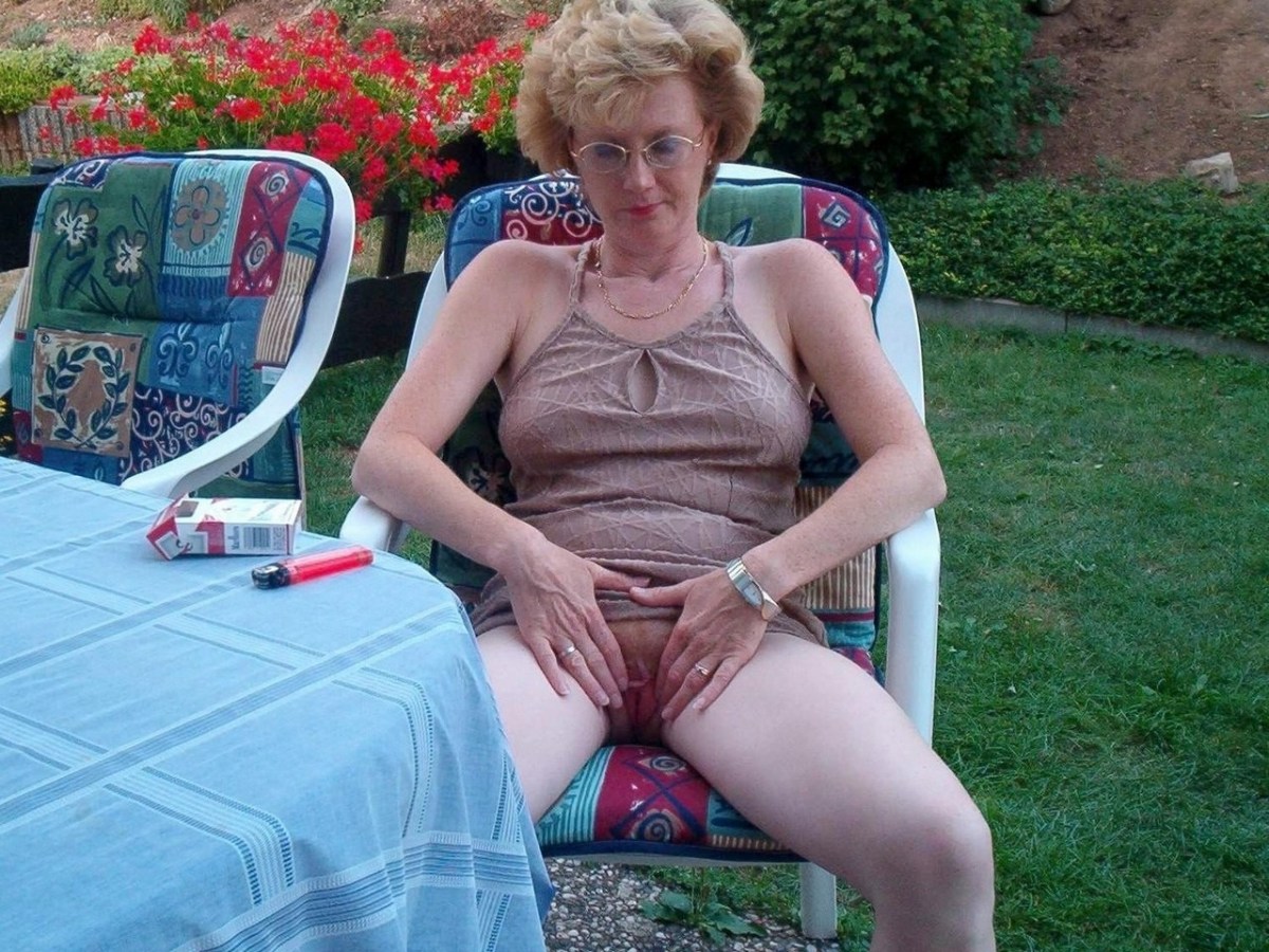 Взрослые женщины писают