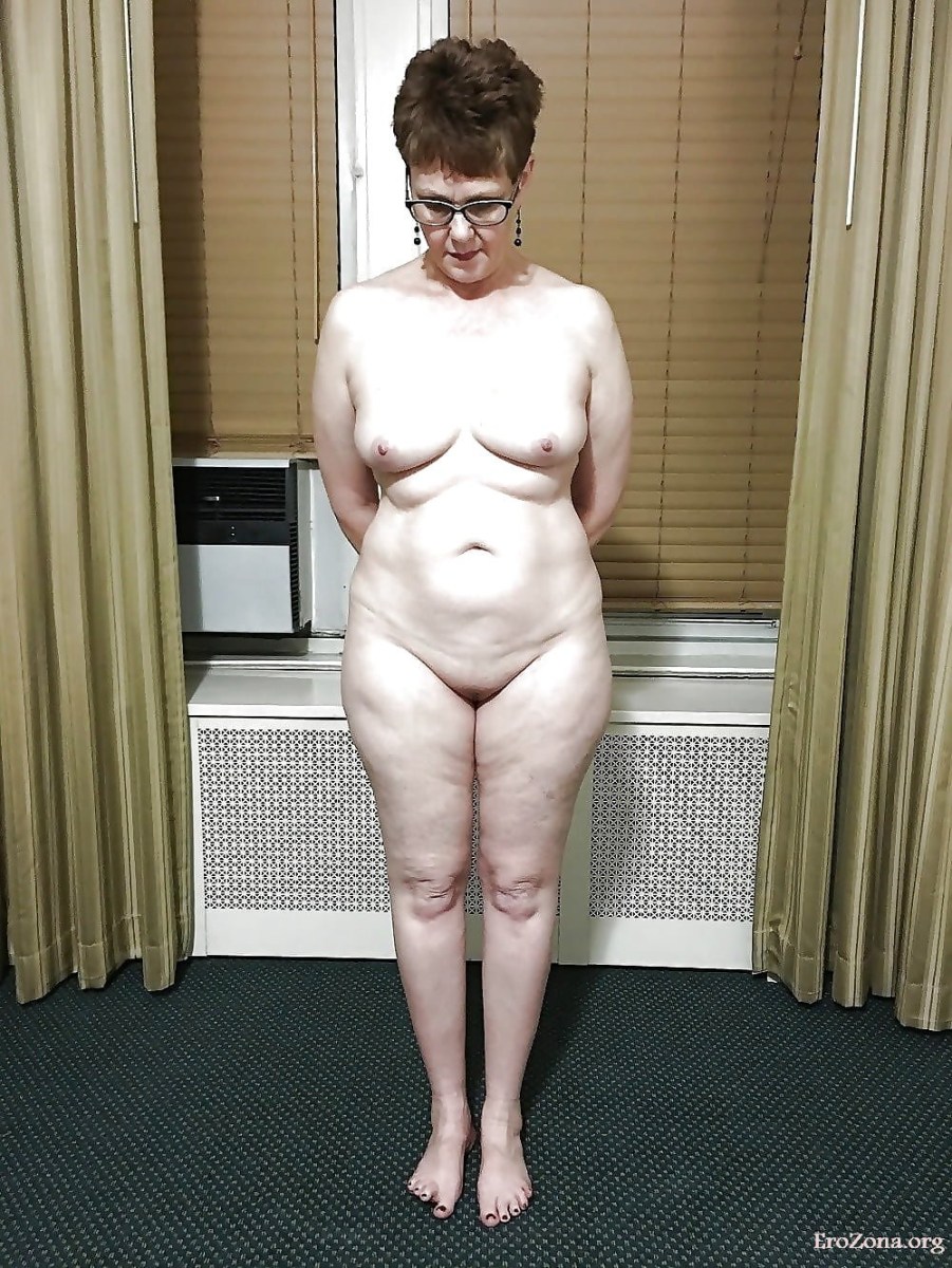Старые толстые бабки с раздвинутыми ногами