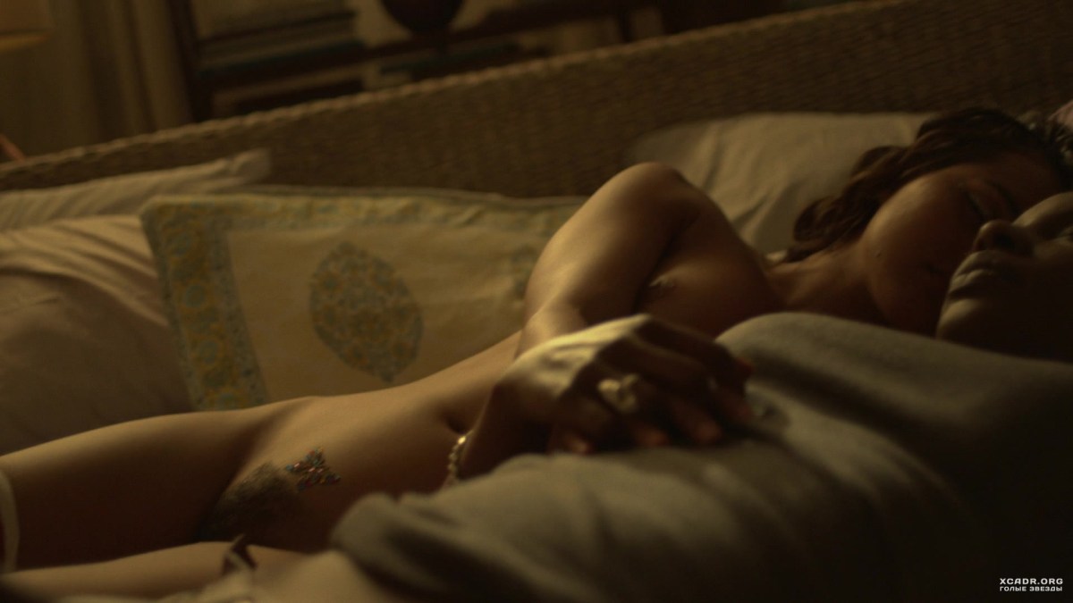 Голые негритянки с красивыми ногами