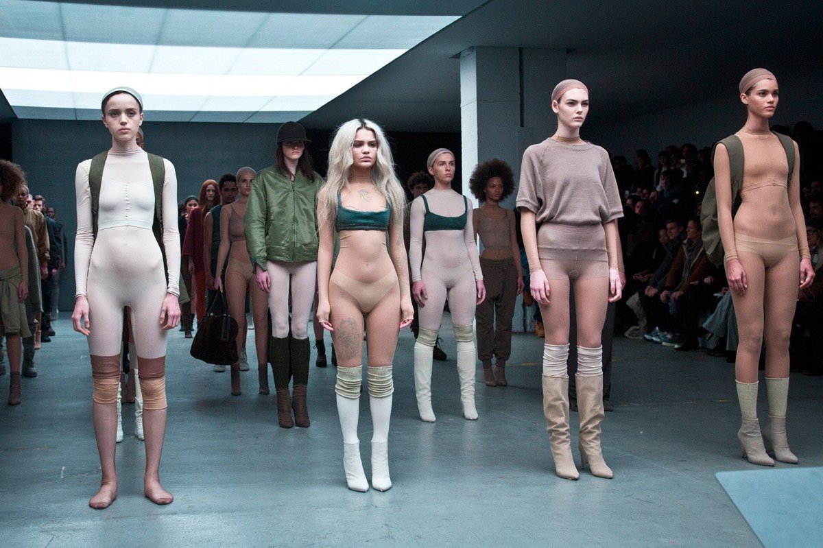 Полностью голые на подиуме