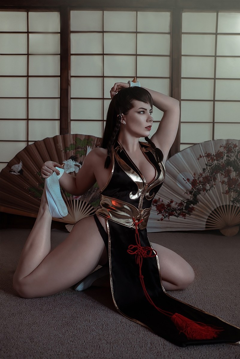 Лара Крофт косплей