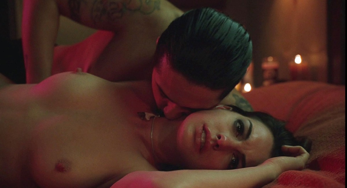 Энн Хэтэуэй голая с .дилдо