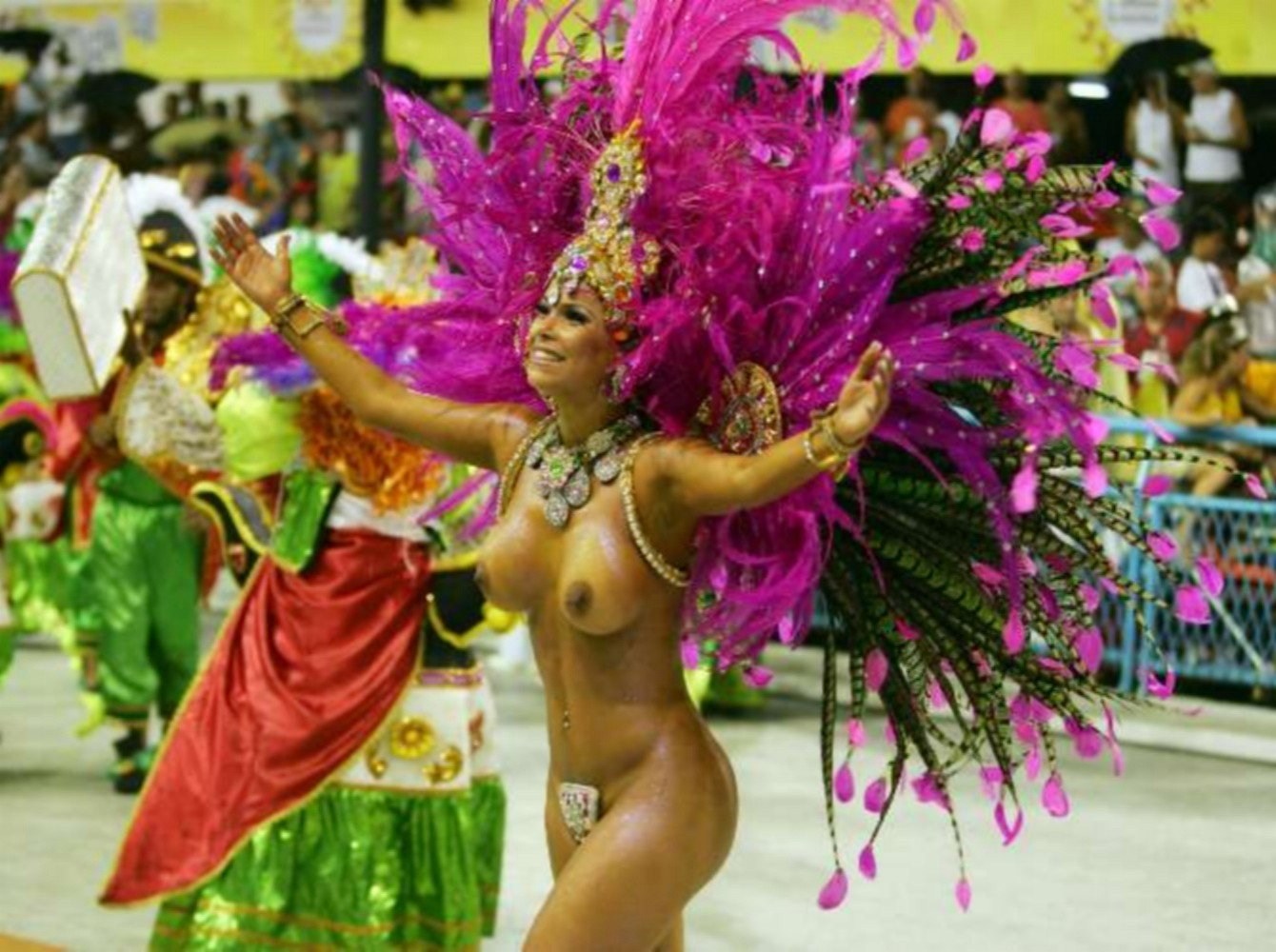 фото голая карнавал в бразилия фото 111