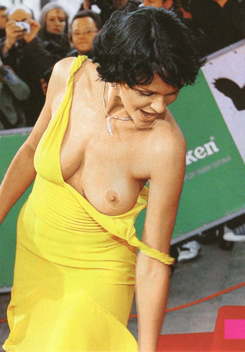 Гвен Стефани с голой грудью