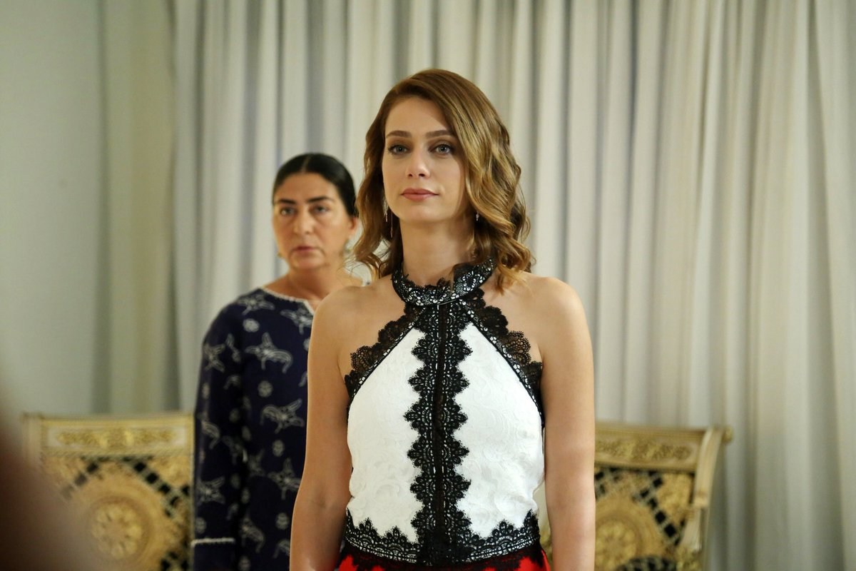 Cigdem Batur в постели