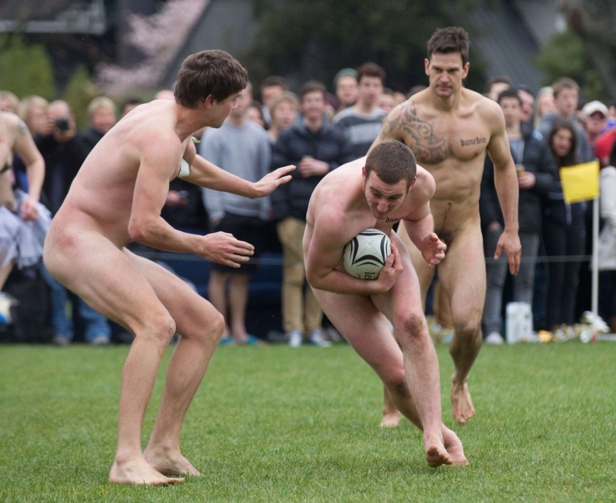 Голые теннисистки на корте