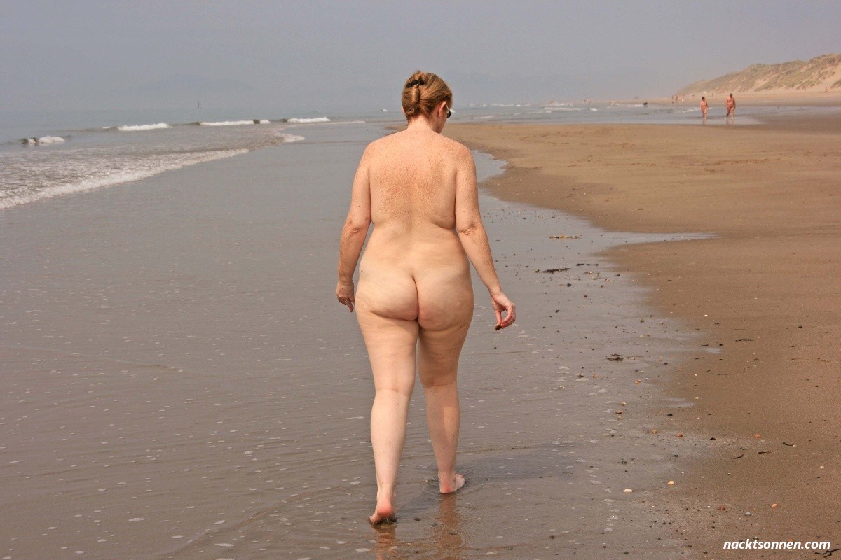 Голые целлюлитные жирные бабы на пляже (76 фото)