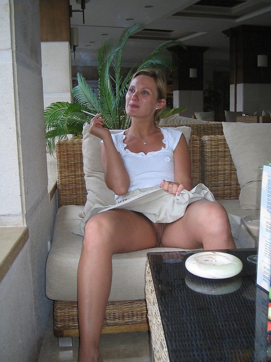 Под юбкой у взрослых женщин