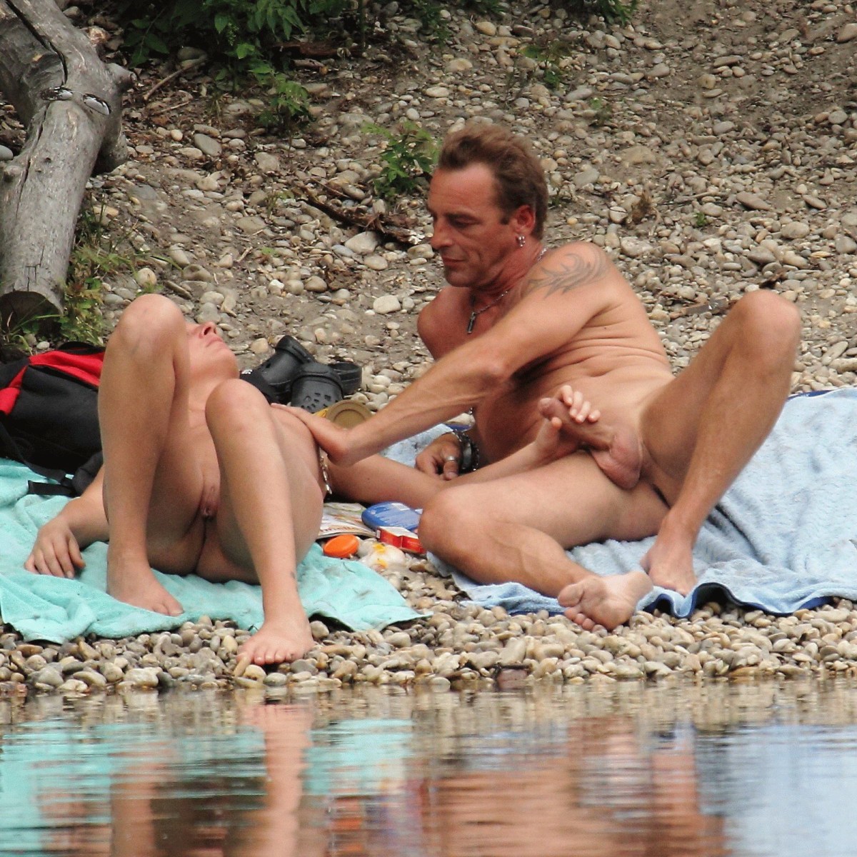 Зрелые мастурбация на пляже