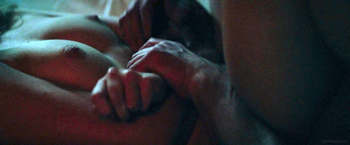 Имоджен Путс голая грудь