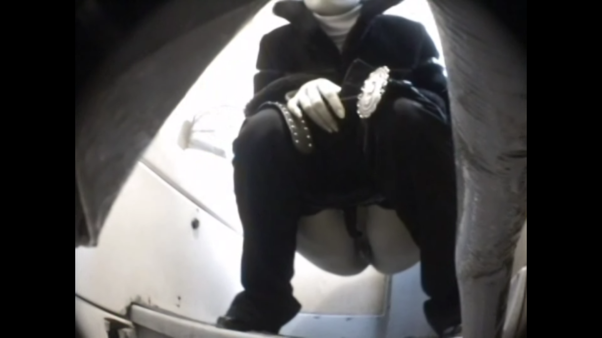 Скрытая камера в чешском туалете