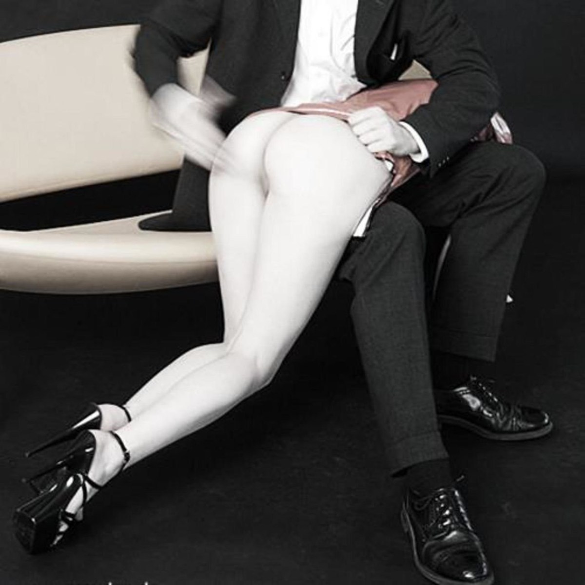 Анальный трах сидя на коленях