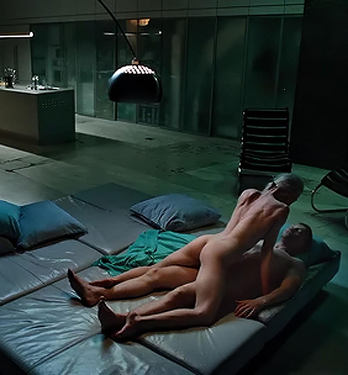 Карина Зверева голая в сериале метод