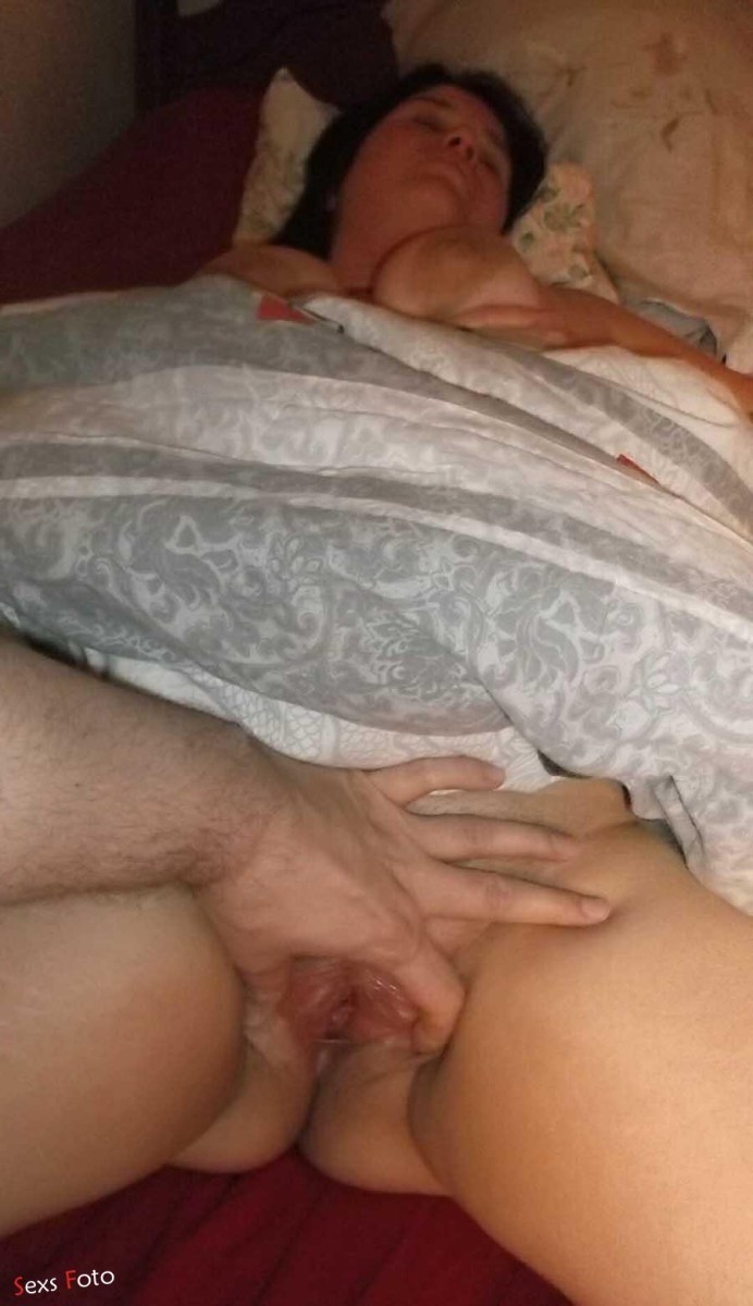 Голые спящие женщины в возрасте