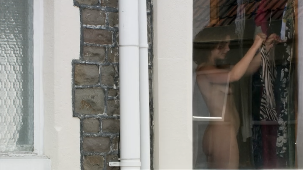 Голая на балконе в отеле