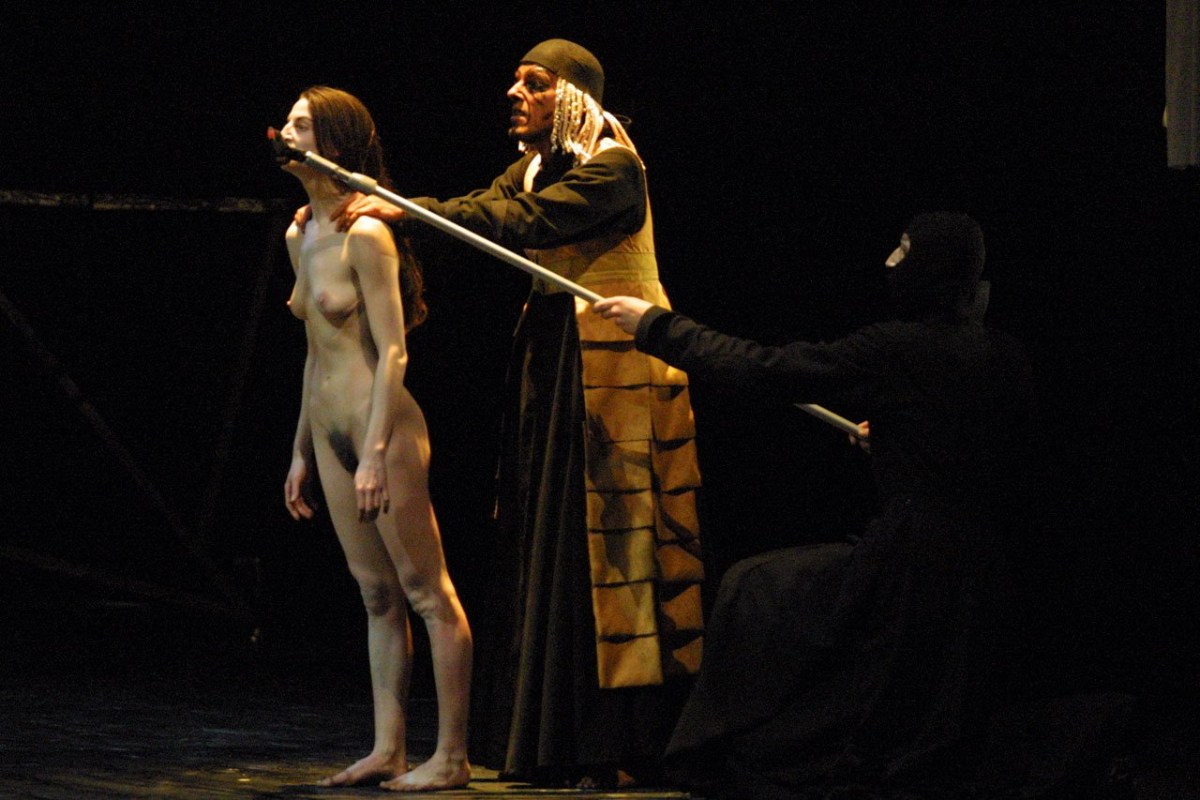 Порнографические сцены в театре