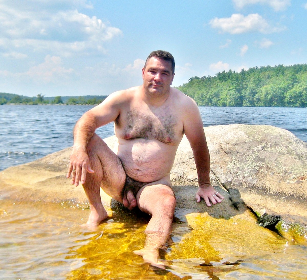 Парни голышом на берегу