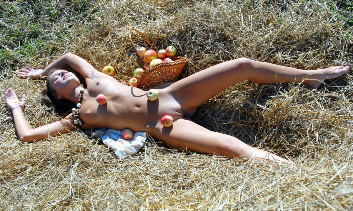 Зрелые толстые бабы на природе