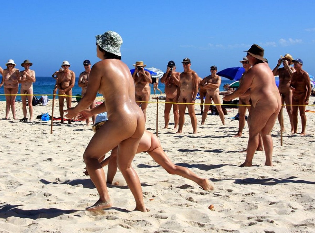 Германский пляж с людьми голыми
