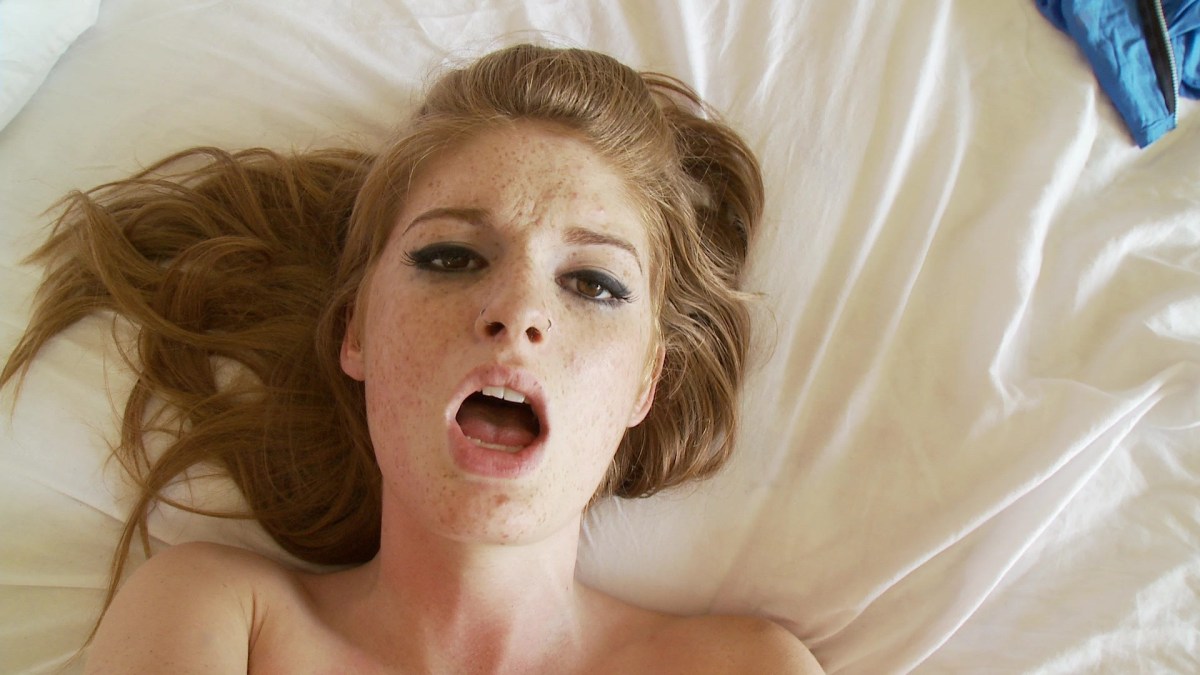 Лицо девушки при оргазме