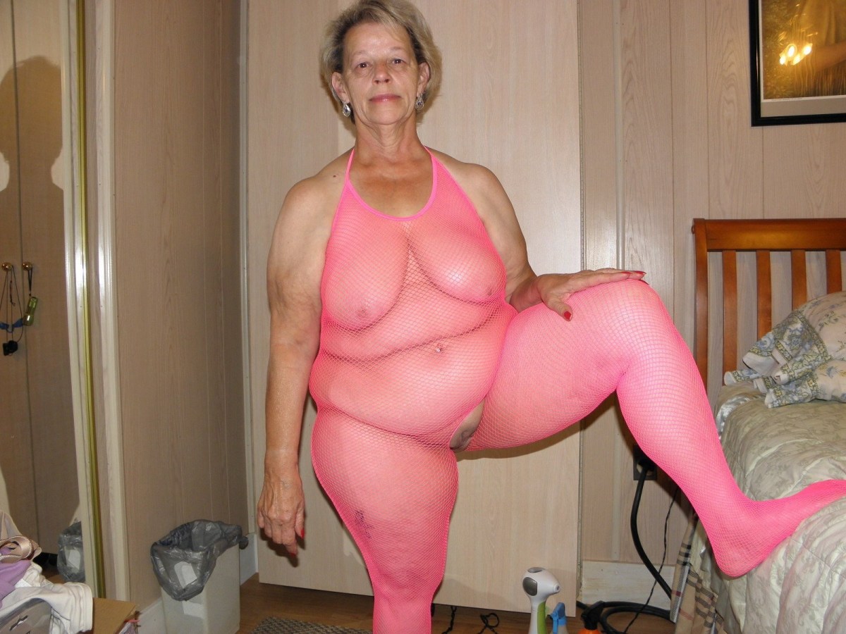 Пожилые голые женщины с большими попами