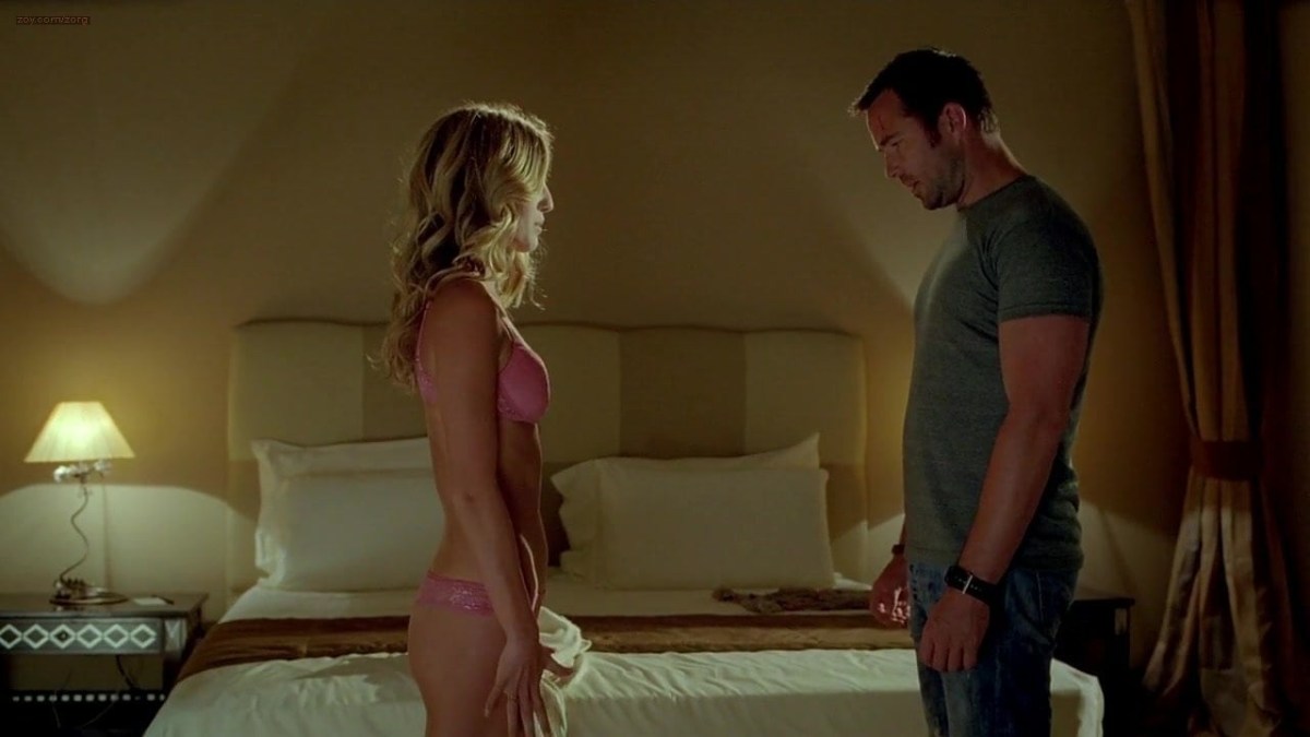 Аннабелль Уоллис голая в фильмах