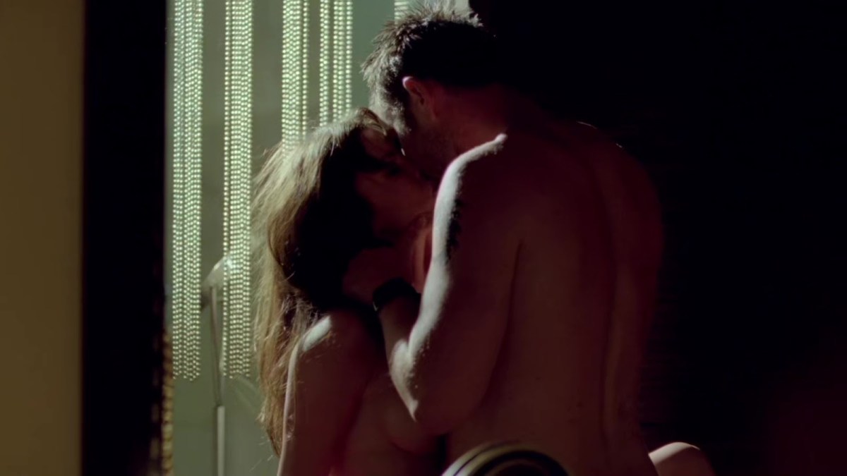 Аннабелль Уоллис sex Scene