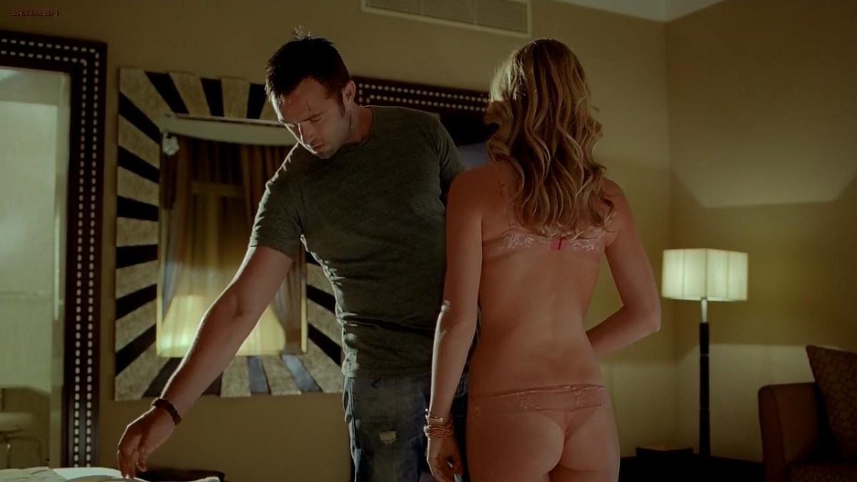 Аннабелль Уоллис в Нижнем белье