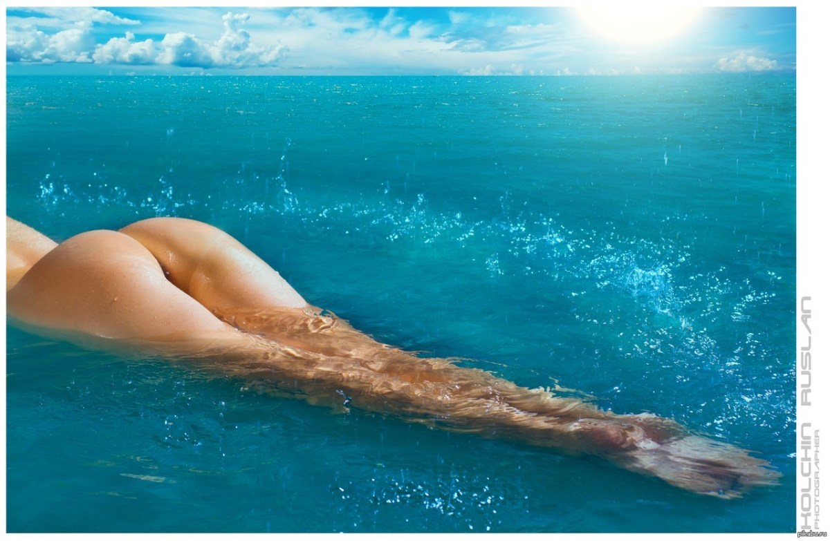 Красивые женские попки на пляже