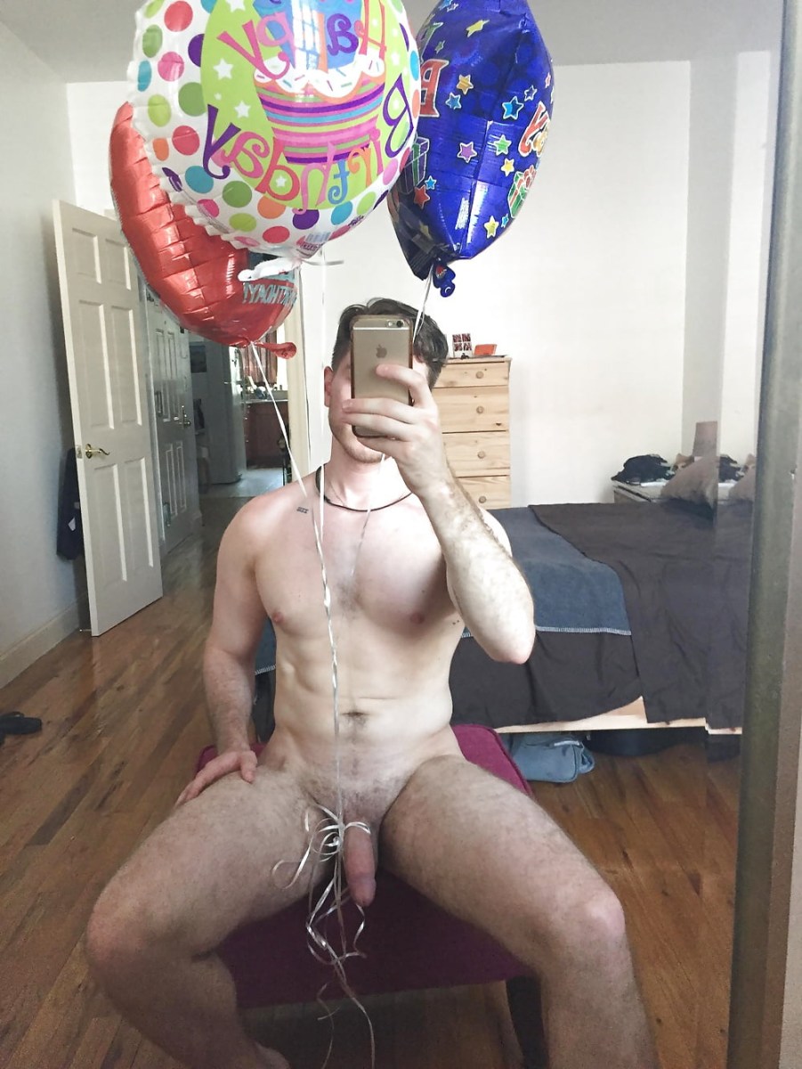 Сэлфи голый волосатый парень