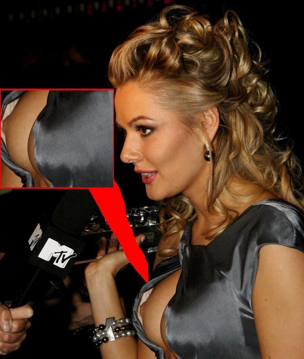 Дженнифер Энистон сиськи