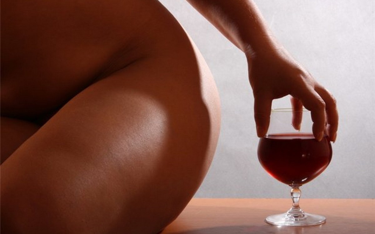 Девушку выебали бутылкой