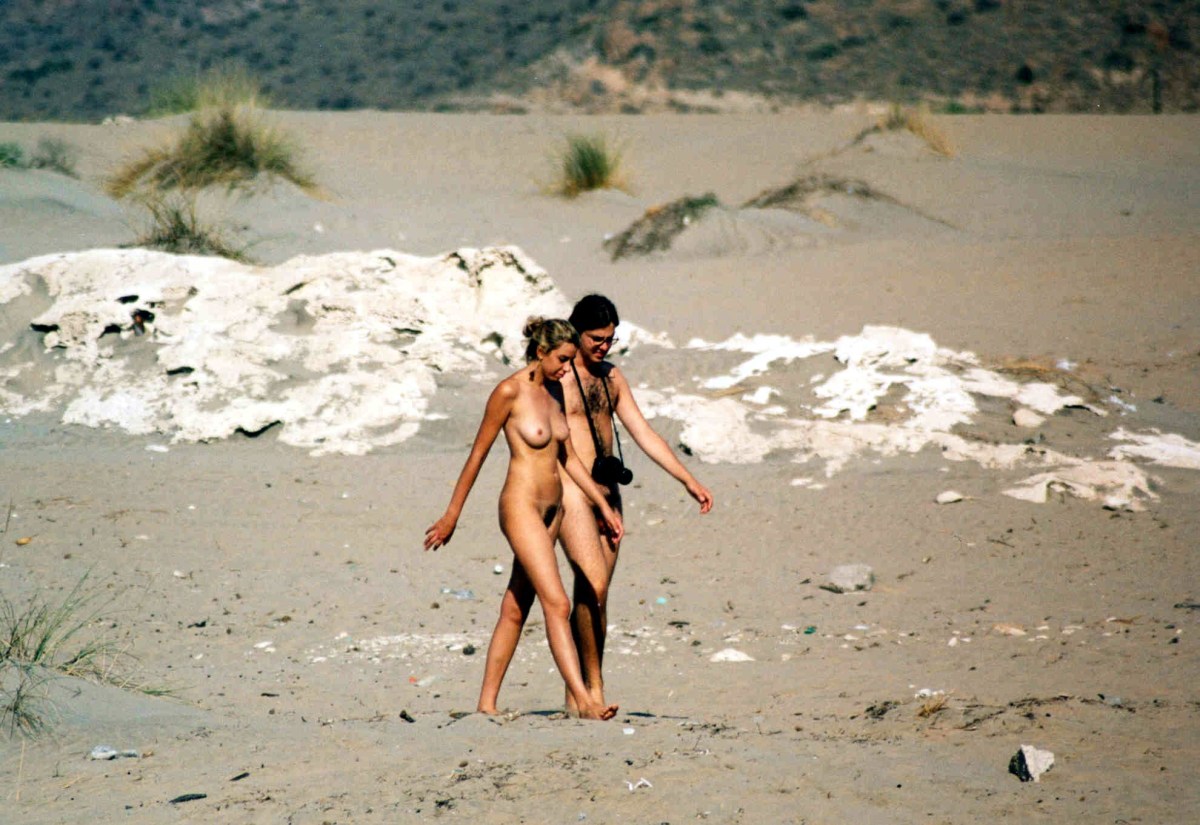 Нудисткий пляж девушки