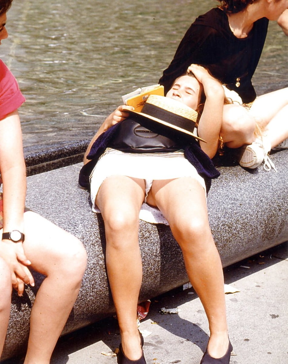 Девушки и женщины без трусов