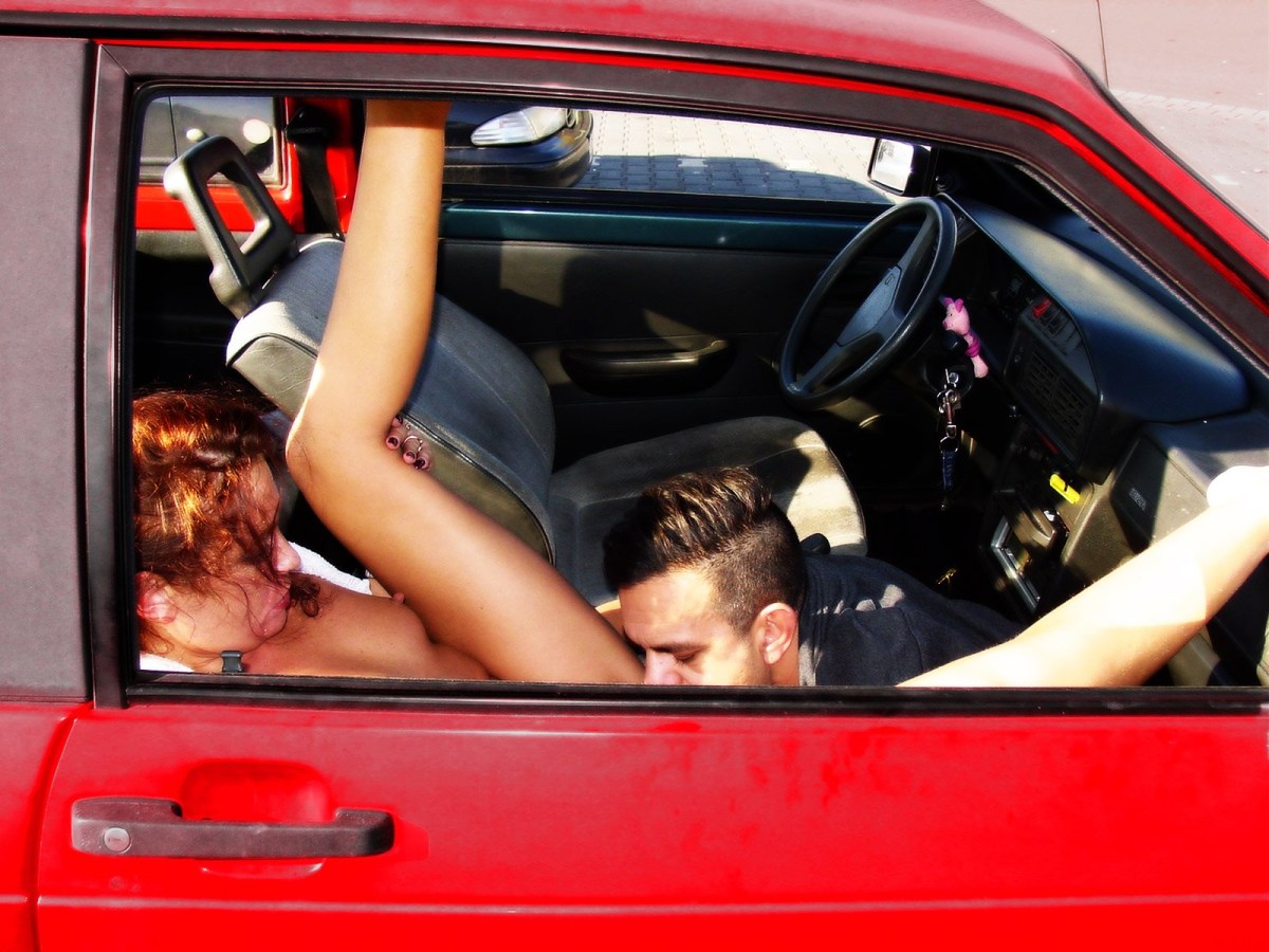 Частный кунилингус в машине