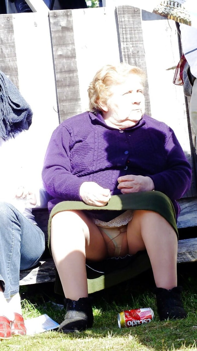 Старые бабки без трусов