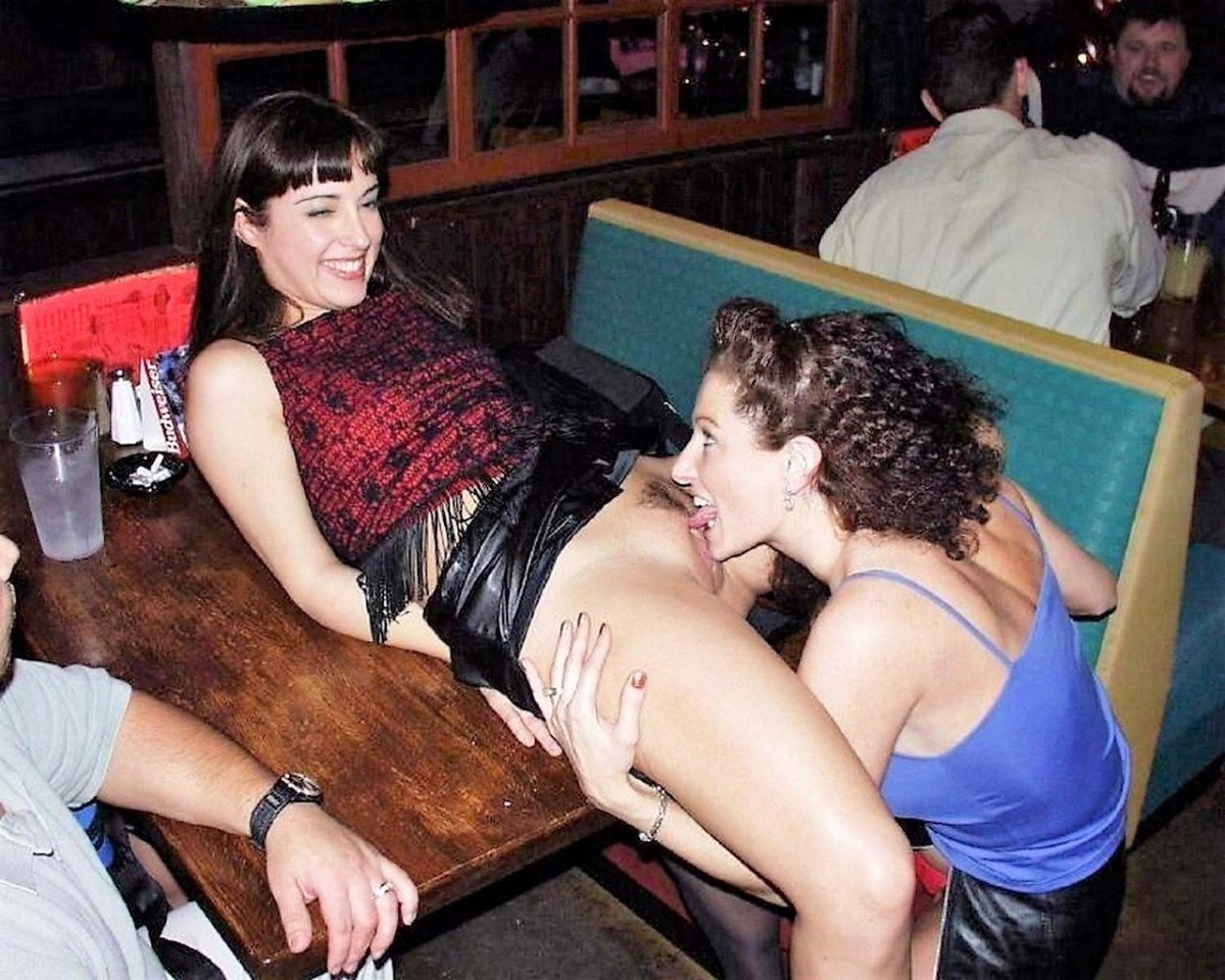 Кунилингус в публичных местах