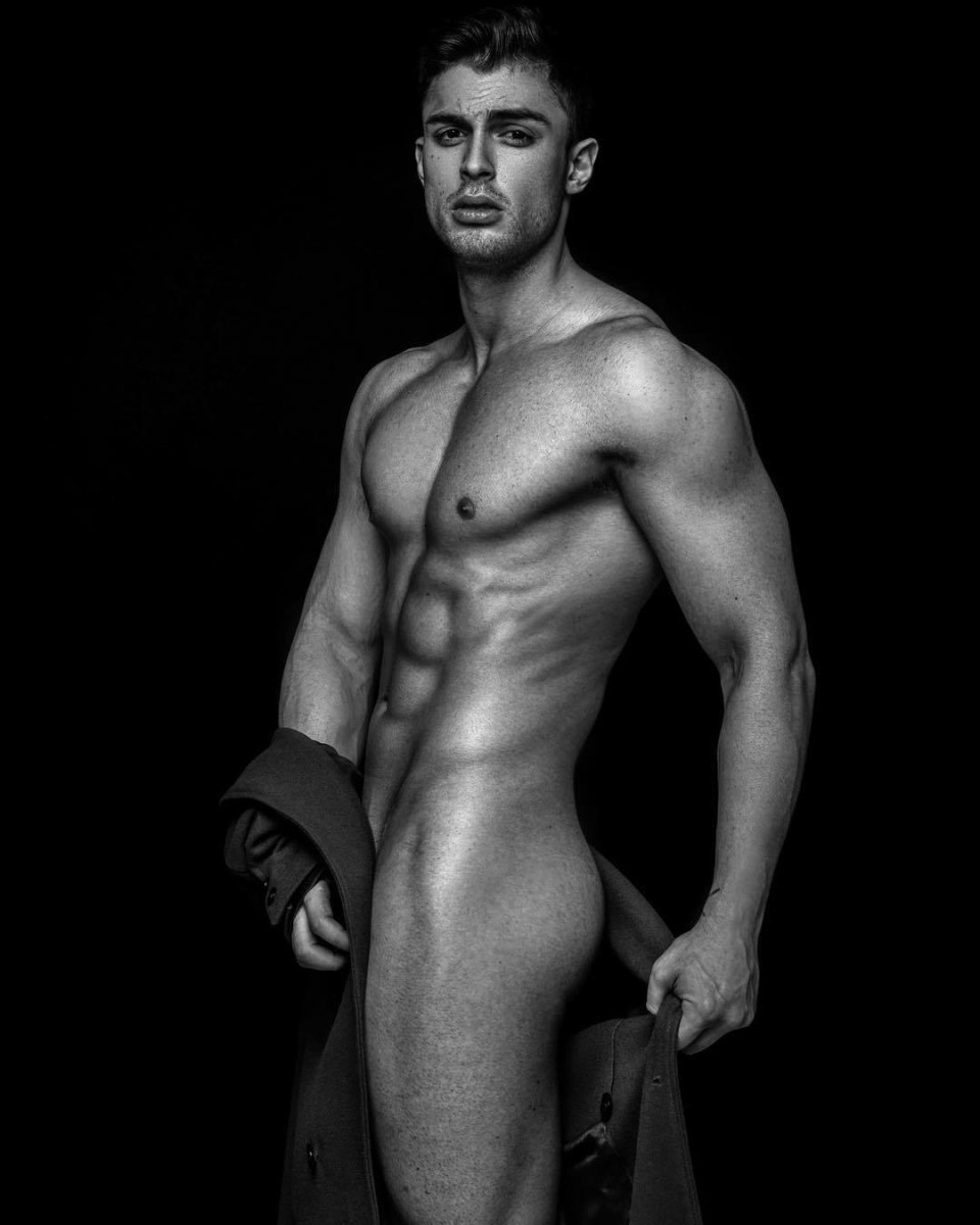 Голые возбужденные парни