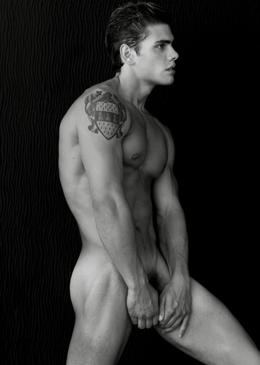Фотосессия голых мужчин