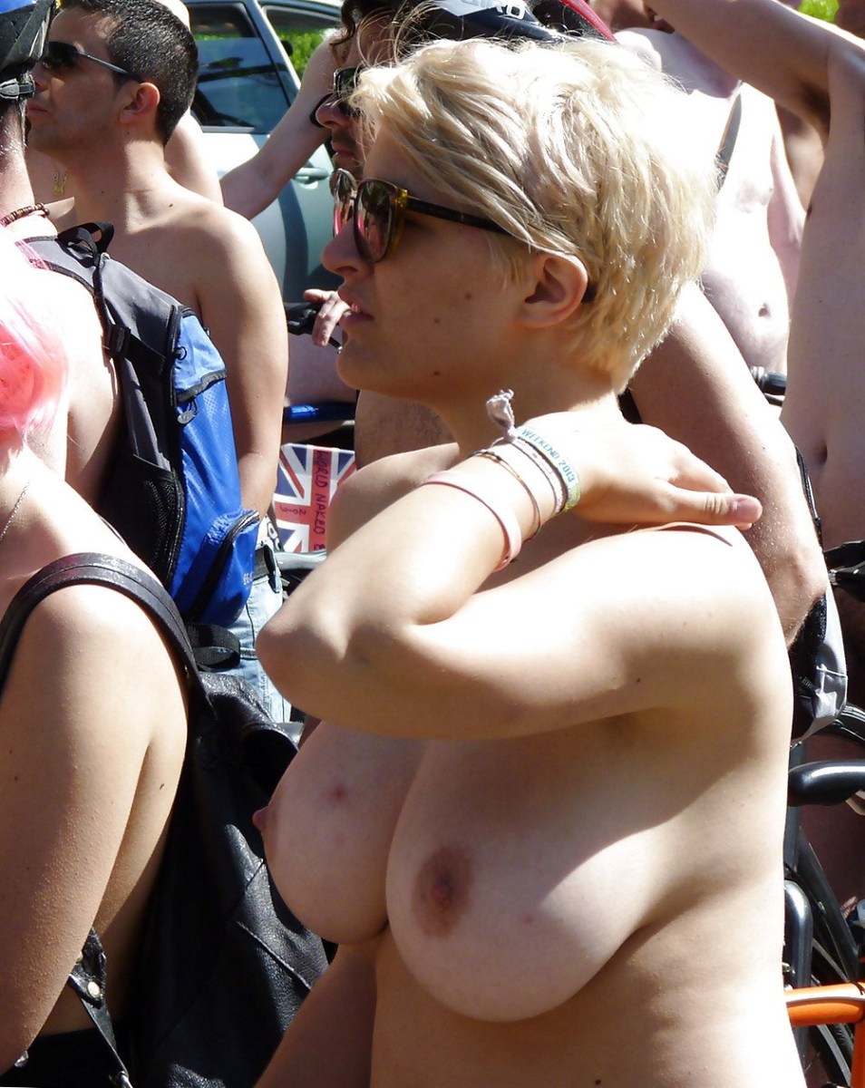 Случайные снимки голых женщин