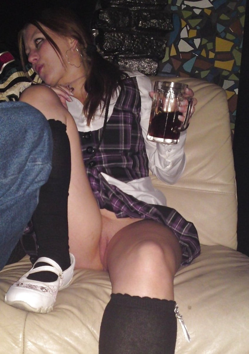 Пьяные девушки без трусов